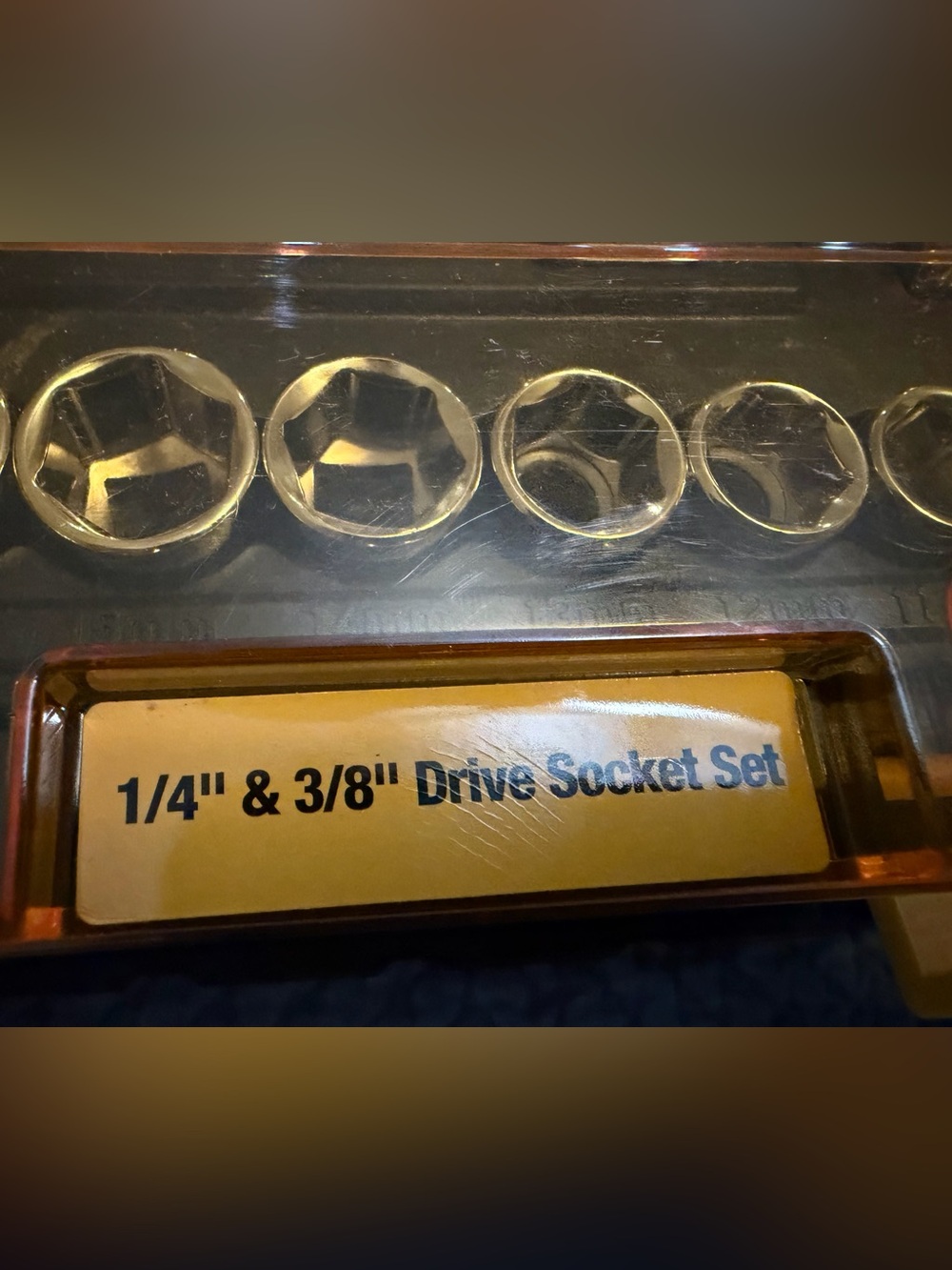 6 Point Dewalt 3/8" 72 Tooth Ratchet With 1/4" & 3/8" Socket Set 34 Piece Set - Picture 2 of 3